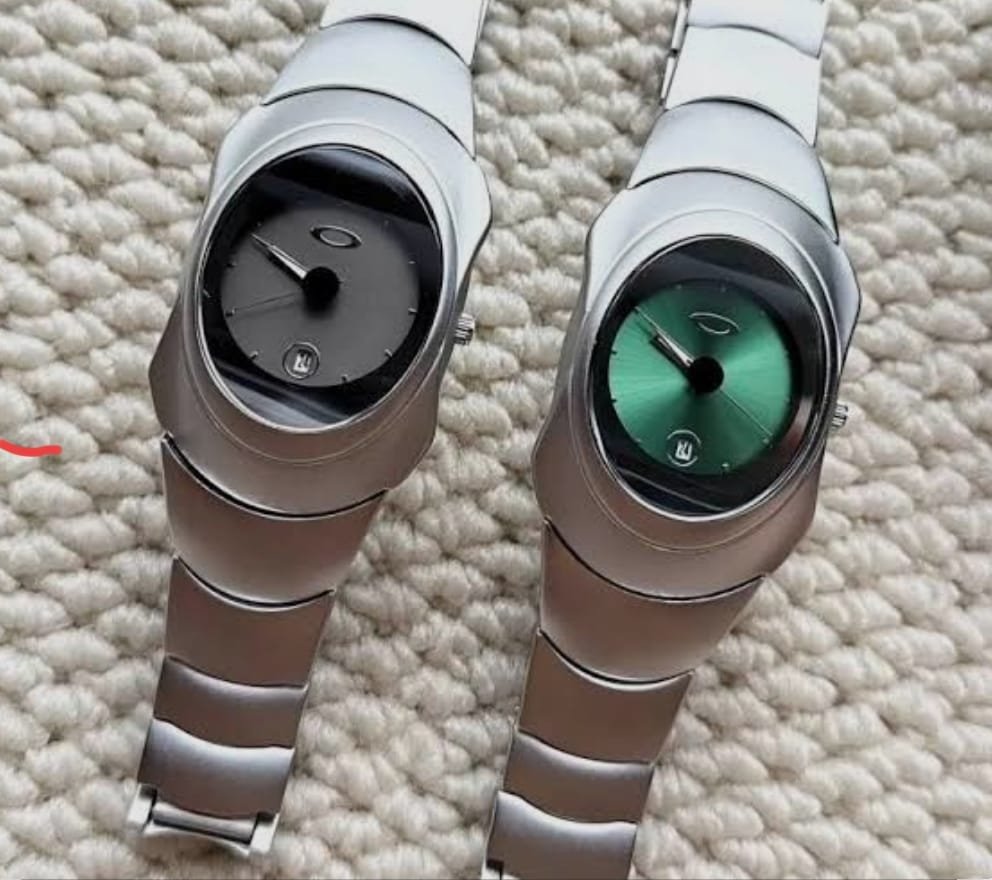 Men's Trendy Quartz Watch – Oval Dial Alloy Strap, Waterproof Fashion Timepiece